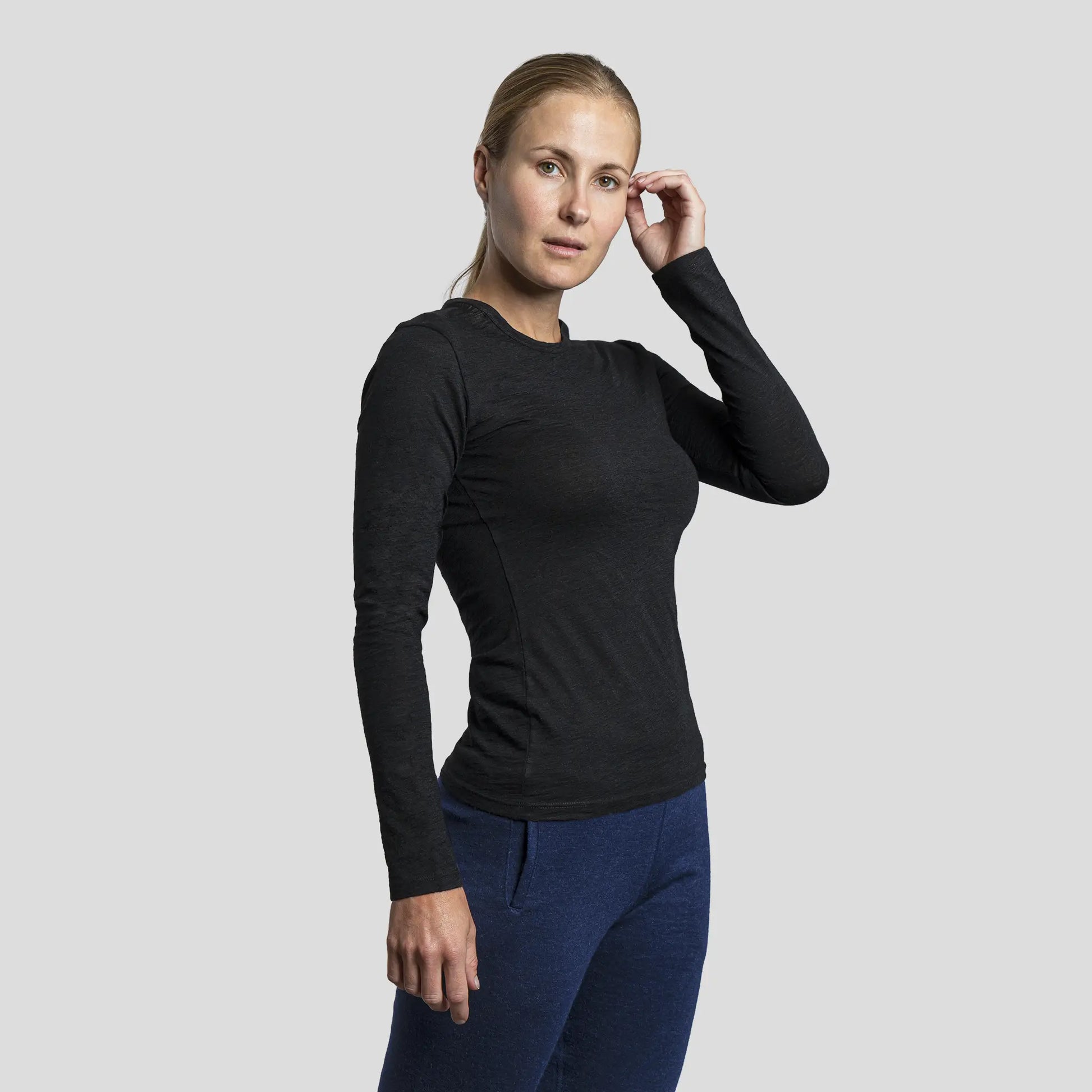 Women's Alpaca Wool Long Sleeve Base Layer: 160 Ultralight color Black